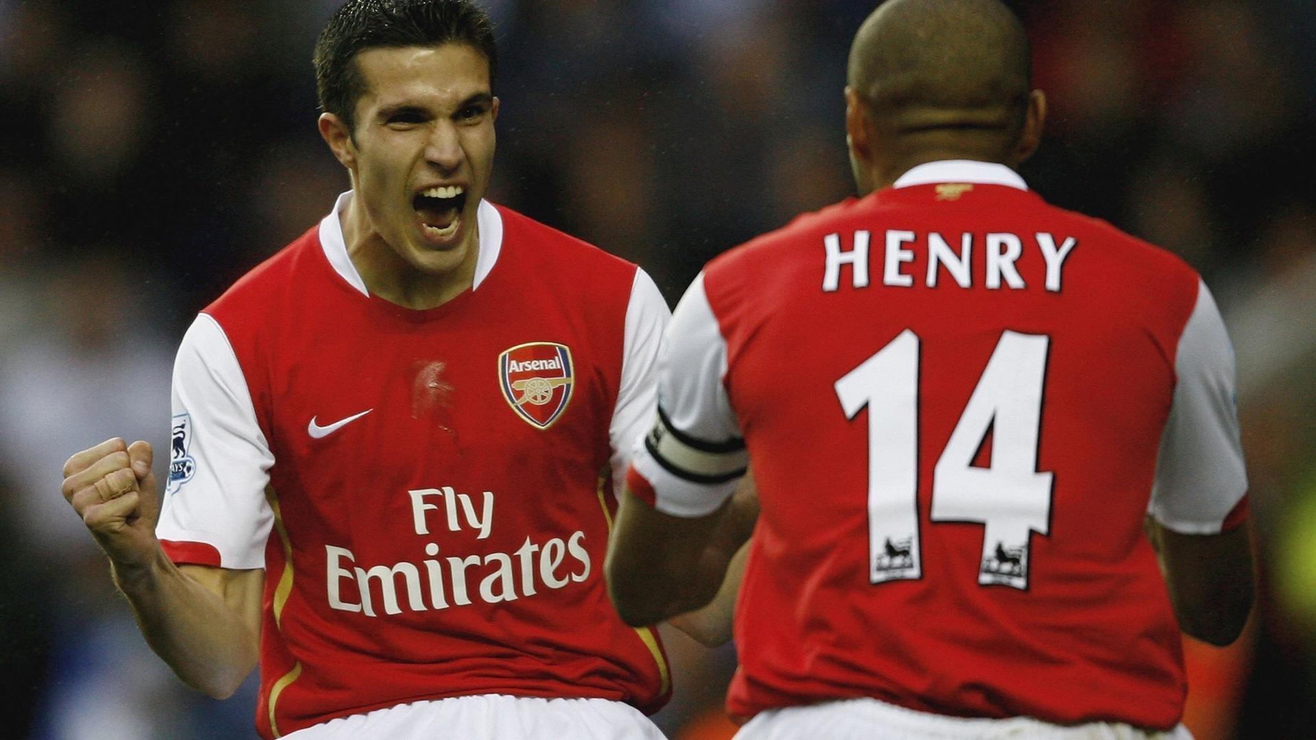 莱万多夫斯基关键节点出色防守，雄鹿带队取胜！